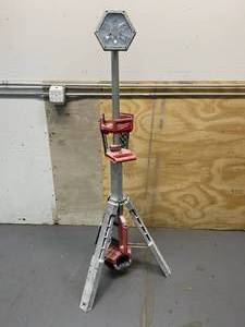lot 31 image: MILWAUKEE M18 18-Volt Lithium-Ion Cordless Rocket Dual Power Tower Light (Tool-Only)