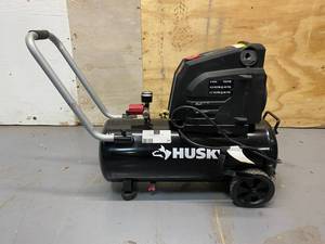 lot 34 image: HUSKY 8G 150 PSI Hotdog Air Compressor