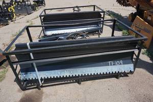 lot 19 image: Brand New Universal Mount Bobcat Skid Loader Skid Steer 72 Dozer Attachment