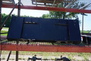 lot 20 image: Brand New Universal Mount Bobcat Skid Loader Skid Steer 72 SnowMaterial Handling Bucket