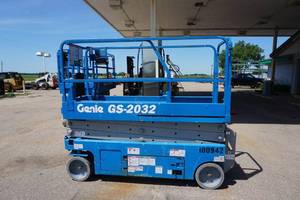 lot 12 image: 2008 Genie Model GS2032 ElectricHydraulic Scissors Lift