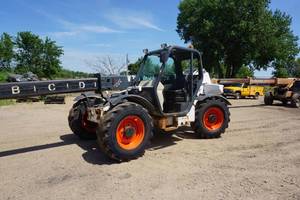 lot 1 image: 2005 Bobcat Model V723 Versahandler