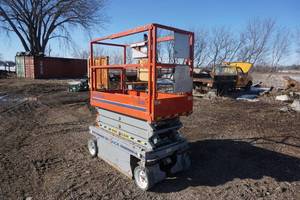 lot 15 image: 2011 Sky Jack Model SJIII 3219 Scissors Lift