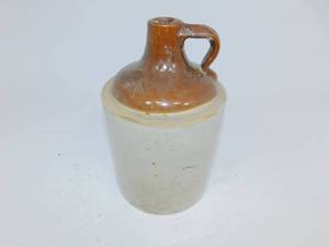 lot 8 image: Vintage Crock Jug