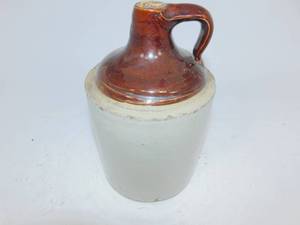 lot 9 image: Vintage Crock Jug