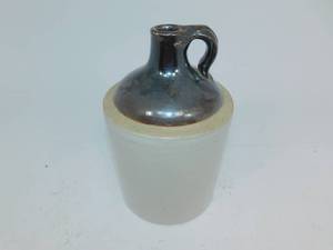 lot 10 image: Vintage Crock Jug