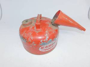 lot 13 image: Vintage Galvanized 26-Gauge Steel Gas Can