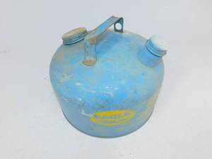 lot 14 image: Vintage Eagle Kerosene Oil Can