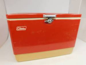 lot 18 image: Vintage Red Coleman Cooler