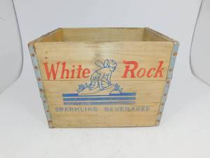 lot 38 image: Vintage White Rock Sparkling Beverages Crate