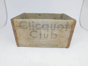 lot 39 image: Vintage Clicquot Club Crate