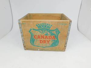 lot 41 image: Vintage Canada Dry Crate