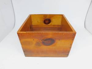 lot 43 image: Vintage Lacquared Wooden Crate