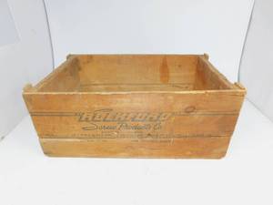 lot 47 image: Vintage Rockford Wooden Crate