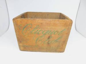 lot 51 image: Vintage Clicquot Club Crate