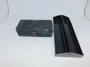 lot 89 image: Tool Holder  Vintage Tackle Box