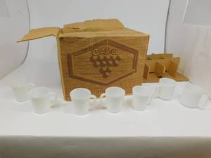 lot 109 image: 28 Vintage Fire-King Oven Ware D Handled White Glass Mugs