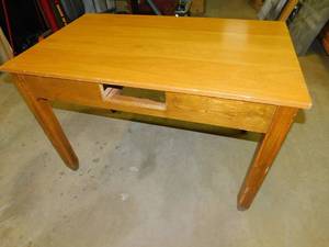 lot 123 image: Wood Table