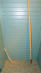 lot 132 image: Vintage Farm Scythe Sickle  Yard Rake