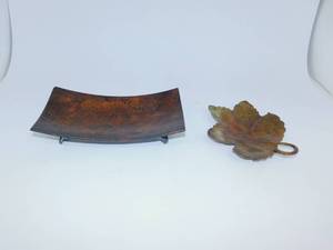 lot 133 image: Decorative Metal Tray  Iron Leaf