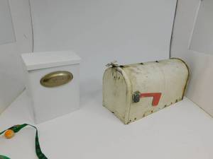 lot 135 image: Vintage Large Mailbox  Wall Mailbox