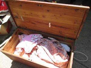lot 78 image: Vintage Chest With Contents See Ph...