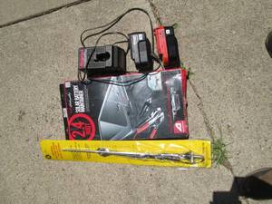 lot 92 image: Solar Battery Maintainer, Radio Ant...