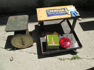 lot 96 image: Champion Auto Stores Stool on Wheel...