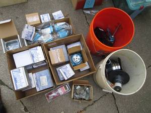 lot 101 image: Industrial Connectors , Battery Acc...