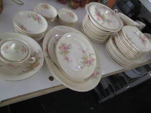 lot 115 image: The Paden City Pottery Co. China Se...