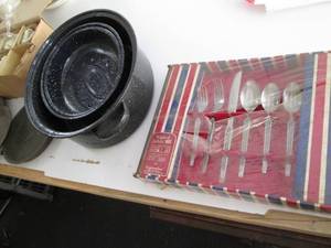 lot 121 image: Lot of Vintage Roaster Pan, Pie Tin...