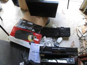 lot 124 image: Electronic Lot (Pioneer DVD Player ...