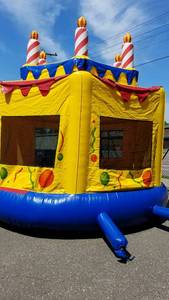 lot 18 image: Large Birthday Cake Bouncer