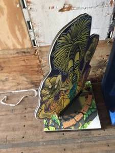 lot 30 image: Tiki Man Hoop Toss Carnival Game