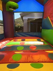 lot 9 image: Wacky 5 in 1 Castle Slide Combo