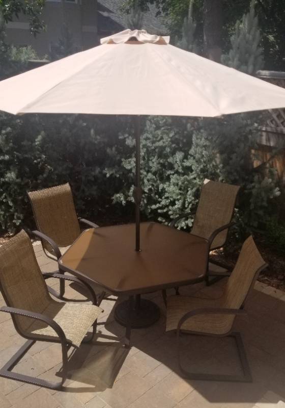 Hexagon Patio Table With 4 Chairs And Umbrella Ethan Allen Moving Sale Oniine Auction K Bid