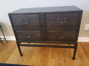lot 8 image: Ethan Allen Cullen Chest