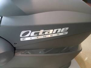 lot 4 image: Octane Fitness q37e Elliptical Cross Trainer