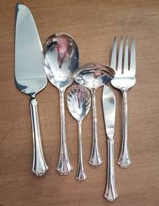 lot 82 image: Reed and Barton Country French Flatware Service for 8 plus Hostess Set