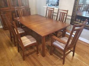 lot 12 image: Zimmerman Mission Dining Table and Chairs with 1 Leaf