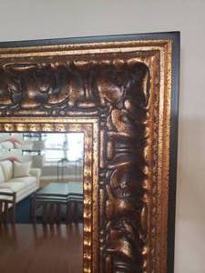 lot 27 image: Striking Ornate Traditional Gilded Wall Mirror