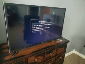 lot 57 image: Samsung 32 inch Smart Television