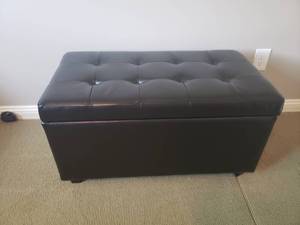 lot 31 image: Simple Home Tufted Black Ottoman Bench
