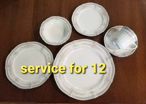 lot 84 image: Noritake Rothschild Ivory China Service for 12