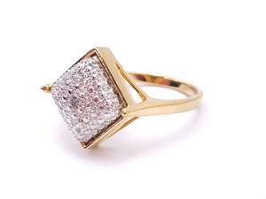 lot 35 image: Ladies Diamond Dinner Estate Ring