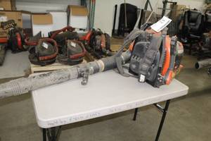 lot 32 image: Echo Hip-Mounted Throttle Backpack Leaf Blower 234 mph 756 cfm 63.3 cc Gas 2-Stroke PB-770H