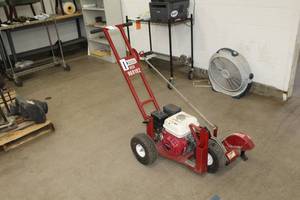 lot 24 image: Edger Tiller with Honda GX160 5.5 Engine