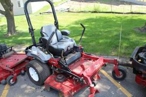 lot 16 image: Exmark Zero-Turn Lawn Mower Turf Tracer LZX801KA606