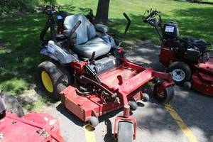 lot 14 image: Exmark Zero-Turn Lawn Mower X-Series V-LM12 LZX29EKC606