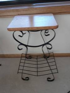 lot 6 image: Metal Frame End Table 14x11x21
